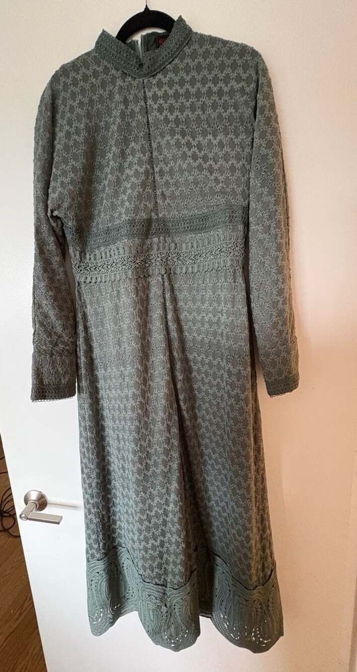 Dôen Midi Dress Green Long Sleeve Embroidered Lace